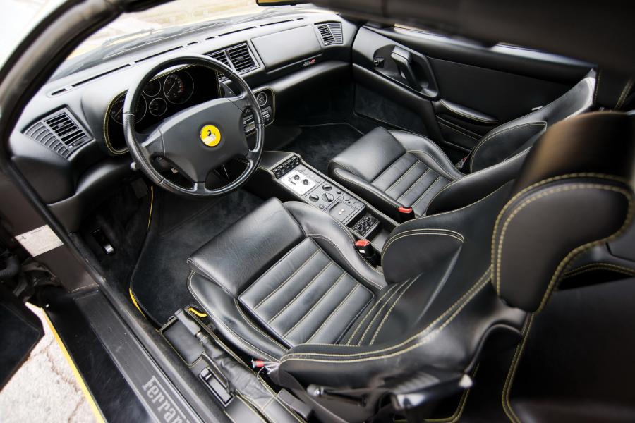 Интерьер Ferrari F355 Spider 1995 года  (US) (фото 55 из 56)